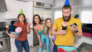 Brazzers – Smashing My Hot Lesbian Roommates
