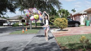 Exxxtra Small – Jessica Jewels In 99 Head Balloons