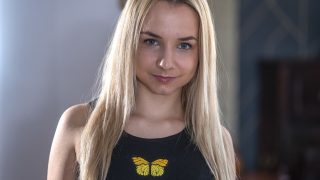 5k Porn – Mona Blue In Pink And Petite